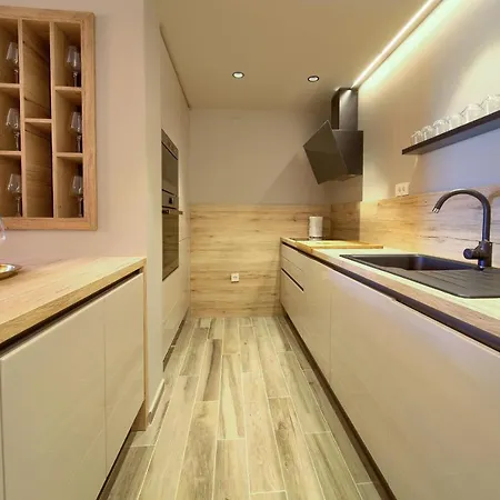 Vista Deluxe Apartment