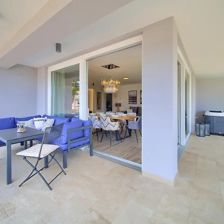 Vista Deluxe Apartment *